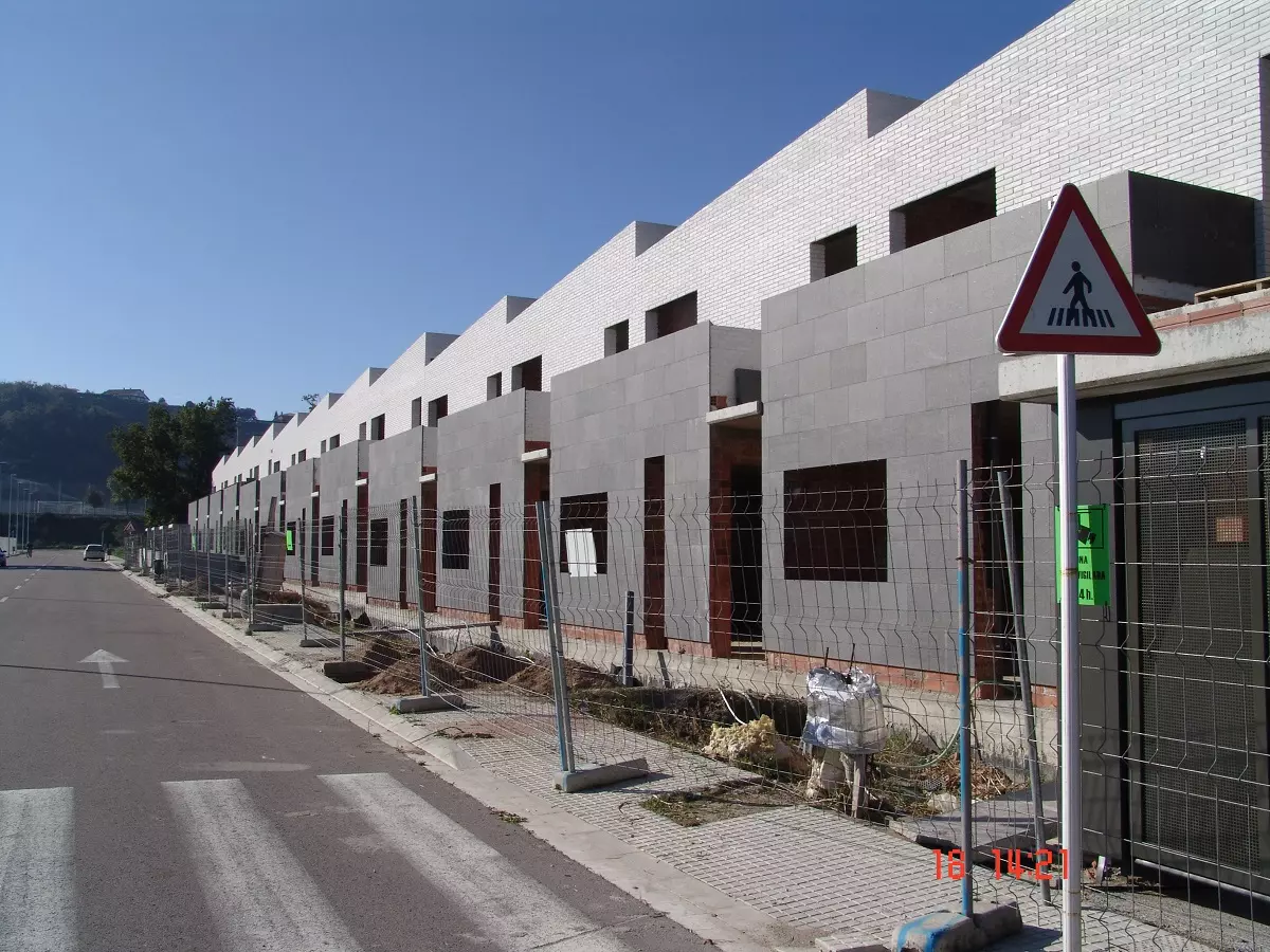 construccion casas unifamilia Cargas y gravámenes